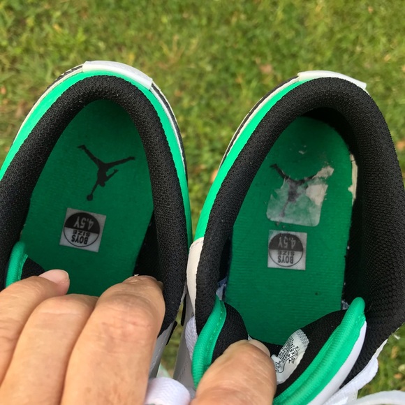 AIR JORDAN 1 LOW (GS) 4.5 YOUTH - Picture 5 of 16